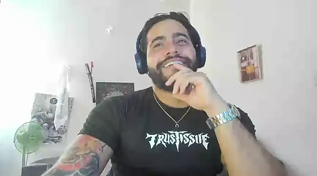 Snapshot of _Coddygold_ chatting on February 9, 3:23 pm  Coddygold  online show from February 9, 3:23 pm