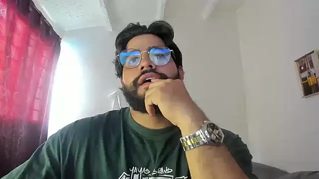 Snapshot of _Coddygold_ chatting on March 5, 3:40 pm  Coddygold  online show from March 5, 3:40 pm