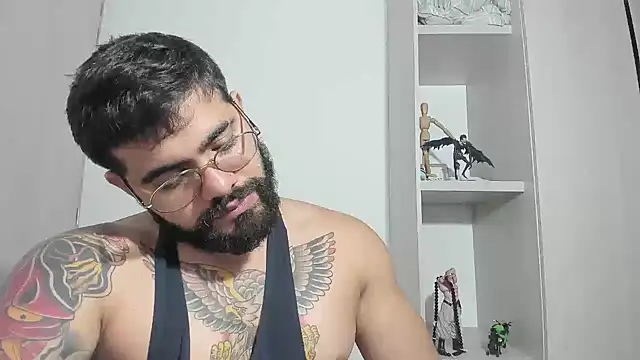 Snapshot of _Coddygold_ chatting on September 30, 1:49 pm  Coddygold  online show from September 30, 1:49 pm