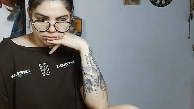 Snapshot of Nikkykora15 chatting on July 19, 3:49 pm Nikkykora15 online show from July 19, 3:49 pm