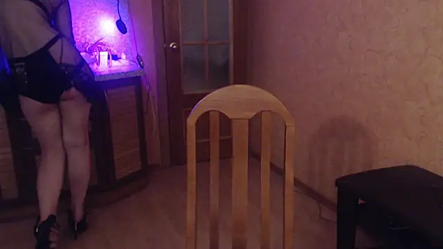 Snapshot of Sonitka chatting on December 8, 9:52 pm Sonitka online show from December 8, 9:52 pm