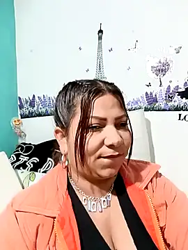 Snapshot of Alyona21 chatting on December 2, 12:09 am Alyona21 online show from December 2, 12:09 am