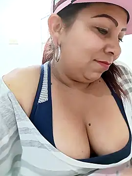 Snapshot of Alyona21 chatting on February 11, 11:33 pm Alyona21 online show from February 11, 11:33 pm