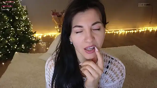 Snapshot of Mary_love16 chatting on December 3, 9:11 am Mary love16 online show from December 3, 9:11 am