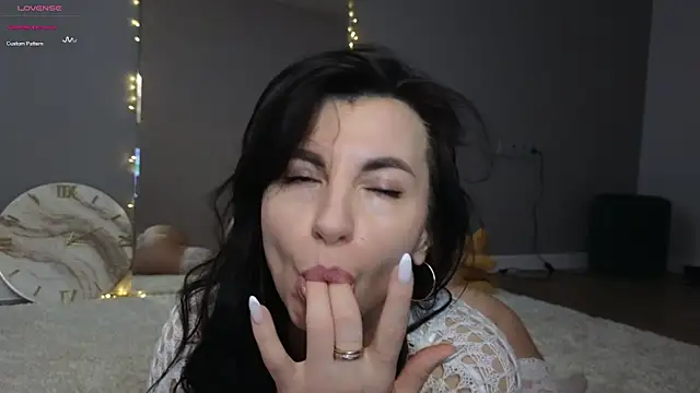 Snapshot of Mary_love16 chatting on March 8, 5:49 am Mary love16 online show from March 8, 5:49 am