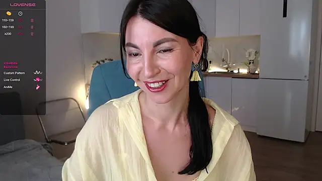 Snapshot of Mary_love16 chatting on July 6, 6:21 am Mary love16 online show from July 6, 6:21 am