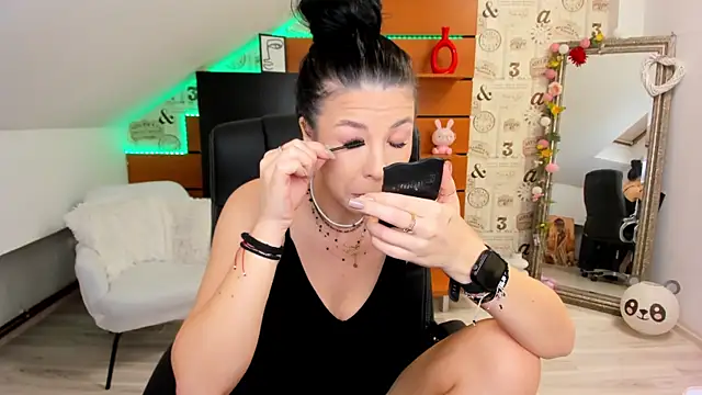 EmillyTaylor online show from October 8, 3:37 am