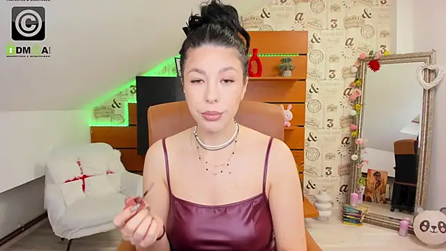 EmillyTaylor online show from March 11, 4:40 am