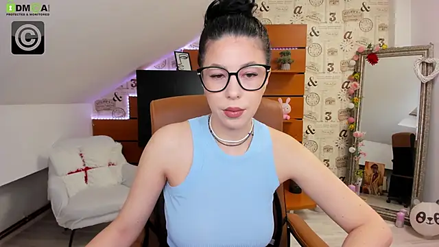 EmillyTaylor online show from March 13, 4:41 am