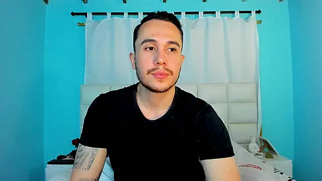 Snapshot of juan__jimenez chatting on November 19, 11:49 pm juan jimenez online show from November 19, 11:49 pm