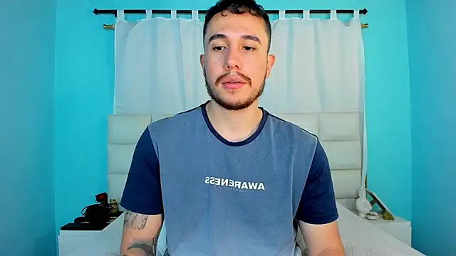 Snapshot of juan__jimenez chatting on December 14, 10:25 pm juan jimenez online show from December 14, 10:25 pm