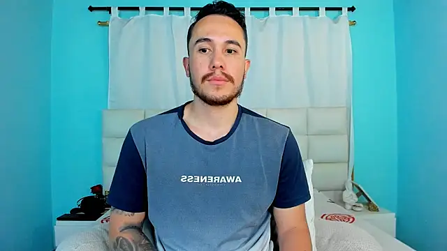 Snapshot of juan__jimenez chatting on December 17, 10:05 pm juan jimenez online show from December 17, 10:05 pm