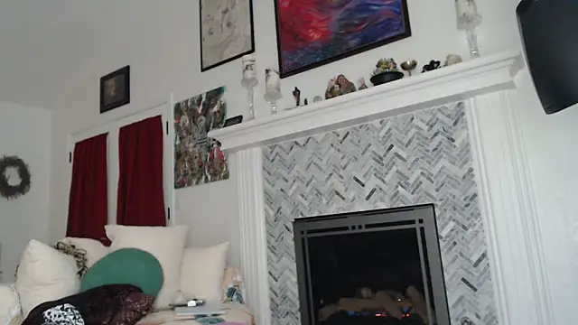 AuroraWillows online show from March 6, 10:52 am