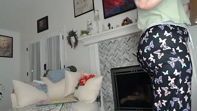 AuroraWillows online show from October 26, 12:11 pm