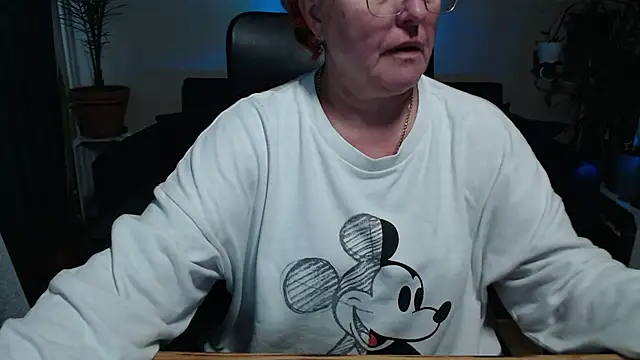 JoannaAndNeighbour online show from October 18, 10:16 am