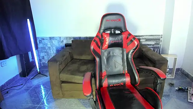 Snapshot of davinalhot chatting on April 9, 7:36 am davinalhot online show from April 9, 7:36 am