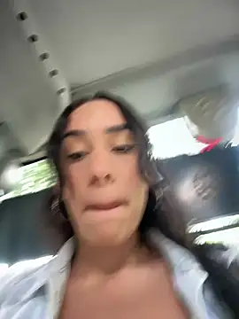 Snapshot of __IRIS__ chatting on December 13, 3:00 pm IRIS online show from December 13, 3:00 pm