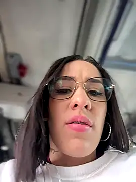 Snapshot of __IRIS__ chatting on September 19, 2:18 pm IRIS online show from September 19, 2:18 pm