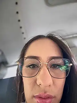 Snapshot of __IRIS__ chatting on November 8, 3:45 pm IRIS online show from November 8, 3:45 pm