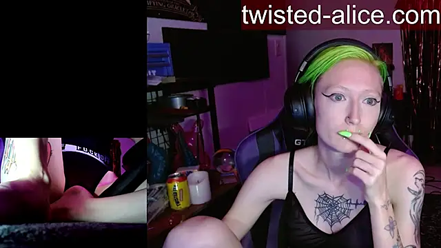alicewonder09 online show from April 25, 4:15 am