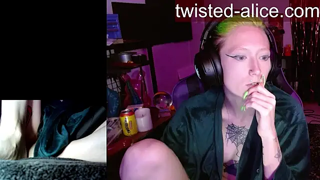 alicewonder09 online show from April 28, 3:44 am