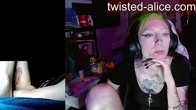 alicewonder09 online show from June 7, 3:32 am