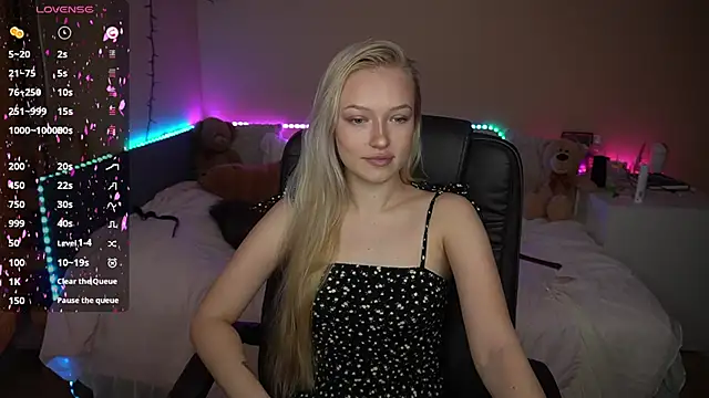 AmandaFiree online show from October 12, 6:23 am