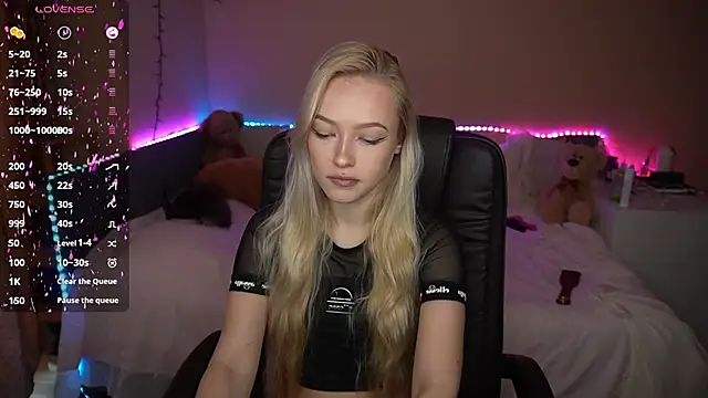 AmandaFiree online show from October 19, 6:47 am