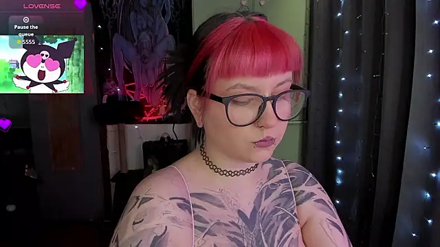 t0riayun0 online show from March 11, 11:00 pm