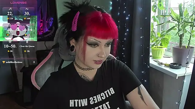 t0riayun0 online show from June 15, 3:47 pm