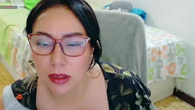 Snapshot of hottplay chatting on March 15, 6:25 pm hottplay online show from March 15, 6:25 pm