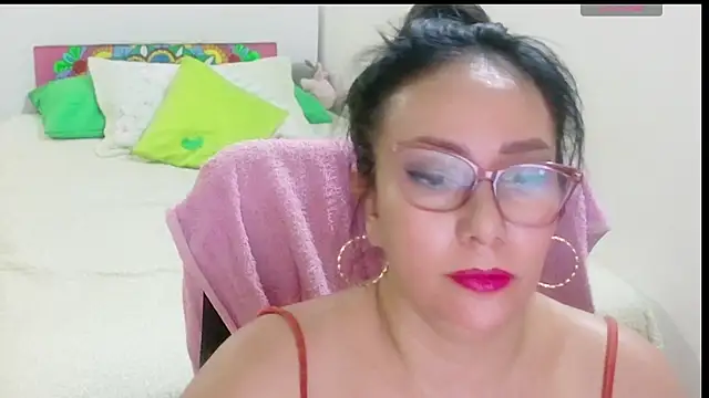hottplay online show from June 16, 4:20 pm