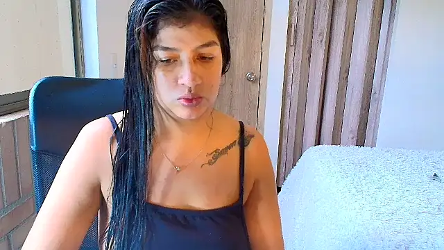 Snapshot of sara2520 chatting on October 15, 7:36 pm sara2520 online show from October 15, 7:36 pm