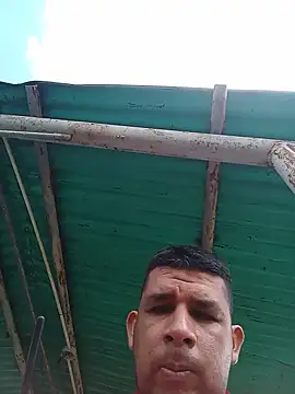 Snapshot of El-reyleon chatting on June 21, 12:52 pm El-reyleon online show from June 21, 12:52 pm