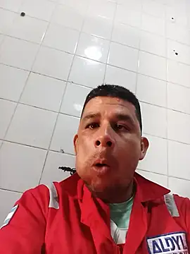 Snapshot of El-reyleon chatting on June 23, 11:30 am El-reyleon online show from June 23, 11:30 am