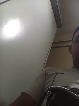Snapshot of El-reyleon chatting on June 29, 10:37 am El-reyleon online show from June 29, 10:37 am