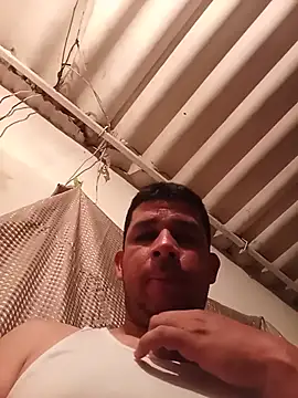 Snapshot of El-reyleon chatting on July 3, 12:17 am El-reyleon online show from July 3, 12:17 am