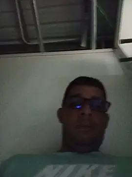 Snapshot of El-reyleon chatting on July 31, 4:12 am El-reyleon online show from July 31, 4:12 am