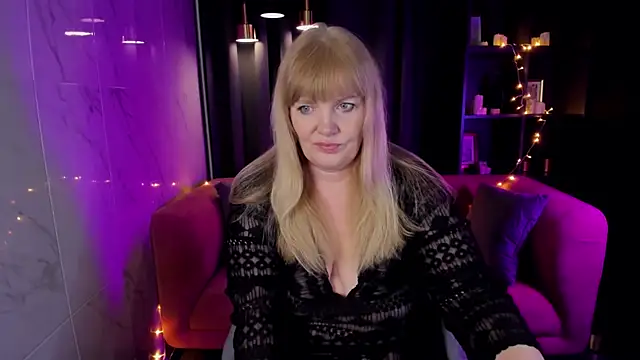 Snapshot of NicoleKind chatting on January 5, 5:20 am NicoleKind online show from January 5, 5:20 am