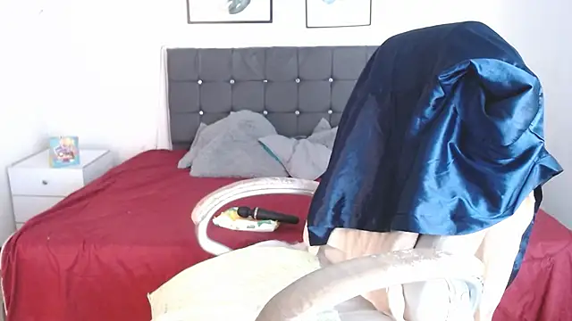 selena yourmilf online show from June 16, 5:59 pm