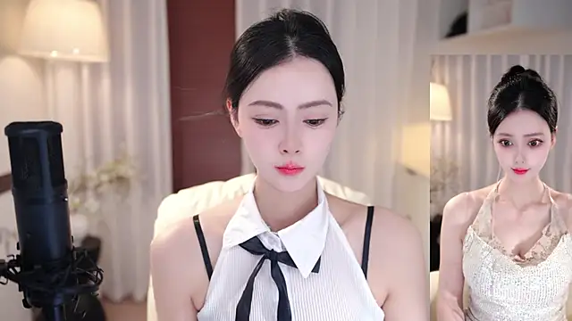 Snapshot of Ocean--Lili chatting on October 9, 8:29 pm Ocean--Lili online show from October 9, 8:29 pm