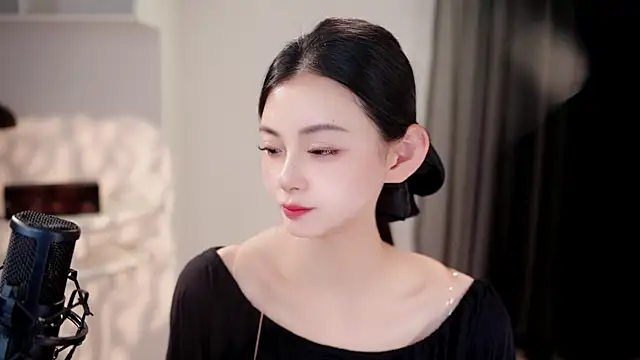 Ocean--Lili online show from June 9, 2:28 pm