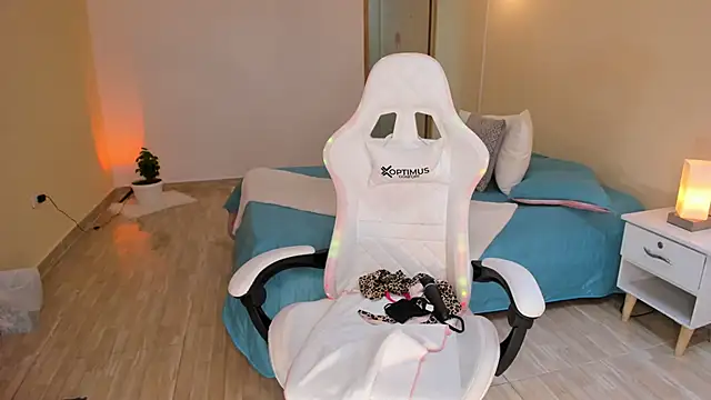 Snapshot of carleee_winter chatting on March 8, 4:01 am carleee winter online show from March 8, 4:01 am