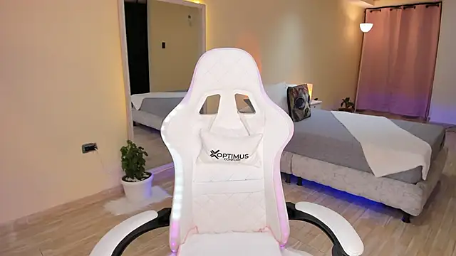 Snapshot of carleee_winter chatting on September 24, 12:25 am carleee winter online show from September 24, 12:25 am