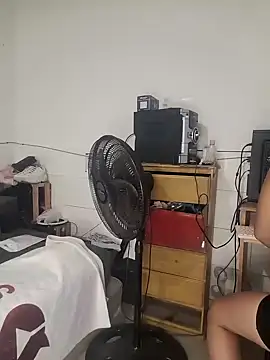 Snapshot of ZaraHoney chatting on January 23, 1:51 am ZaraHoney online show from January 23, 1:51 am