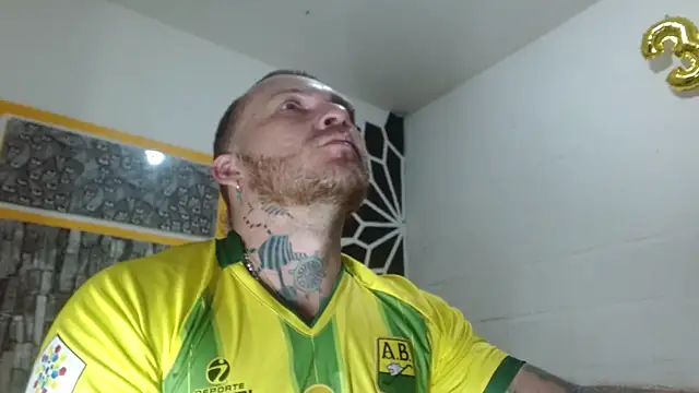 Snapshot of stripnolimits chatting on November 8, 11:36 pm stripnolimits online show from November 8, 11:36 pm