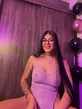 Snapshot of Sarasanders_4 chatting on March 18, 3:53 am Sarasanders 4 online show from March 18, 3:53 am