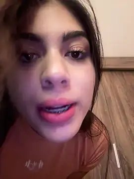 Snapshot of Sarasanders_4 chatting on September 10, 2:33 am Sarasanders 4 online show from September 10, 2:33 am