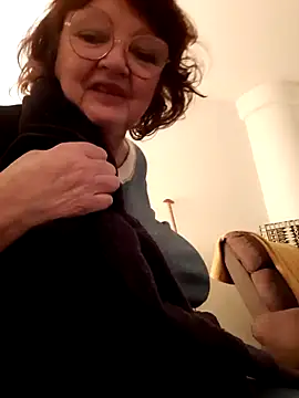 Snapshot of sheerazade chatting on December 4, 10:51 pm sheerazade online show from December 4, 10:51 pm