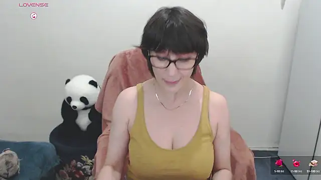 Ammillia online show from December 2, 3:58 am